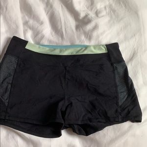 Active wear shorts
